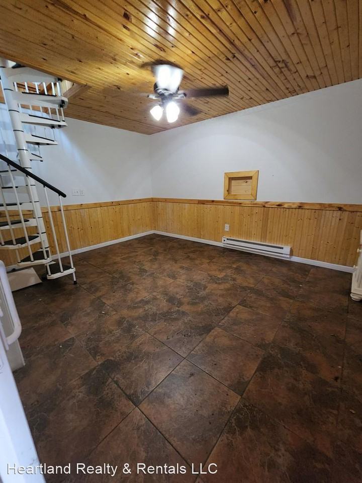 153 Pyramid Ln - Photo 3 of 6