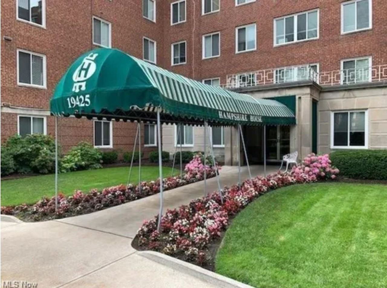 19425 Van Aken Blvd #304