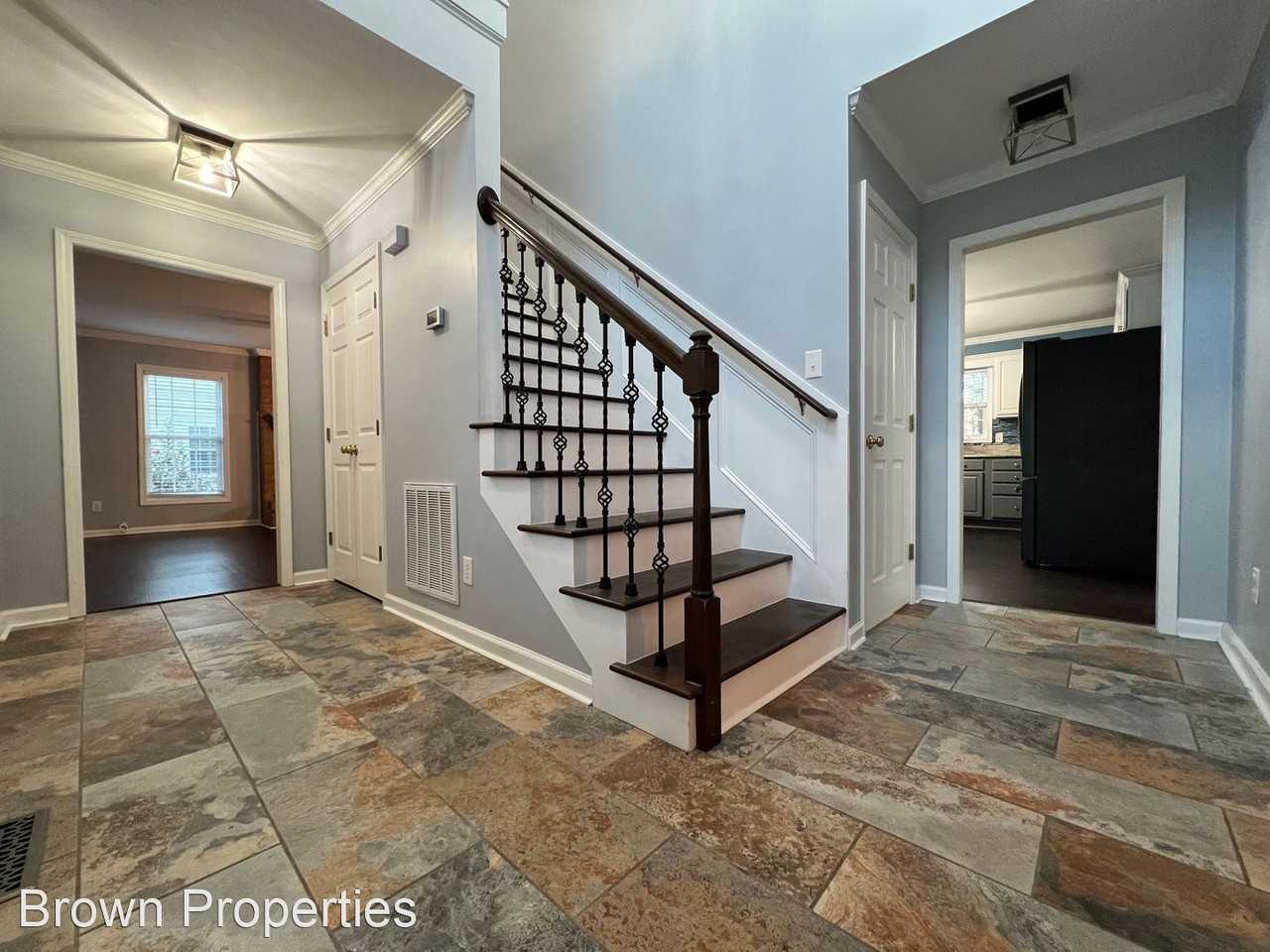 232 Newport Dr - Photo 2 of 43