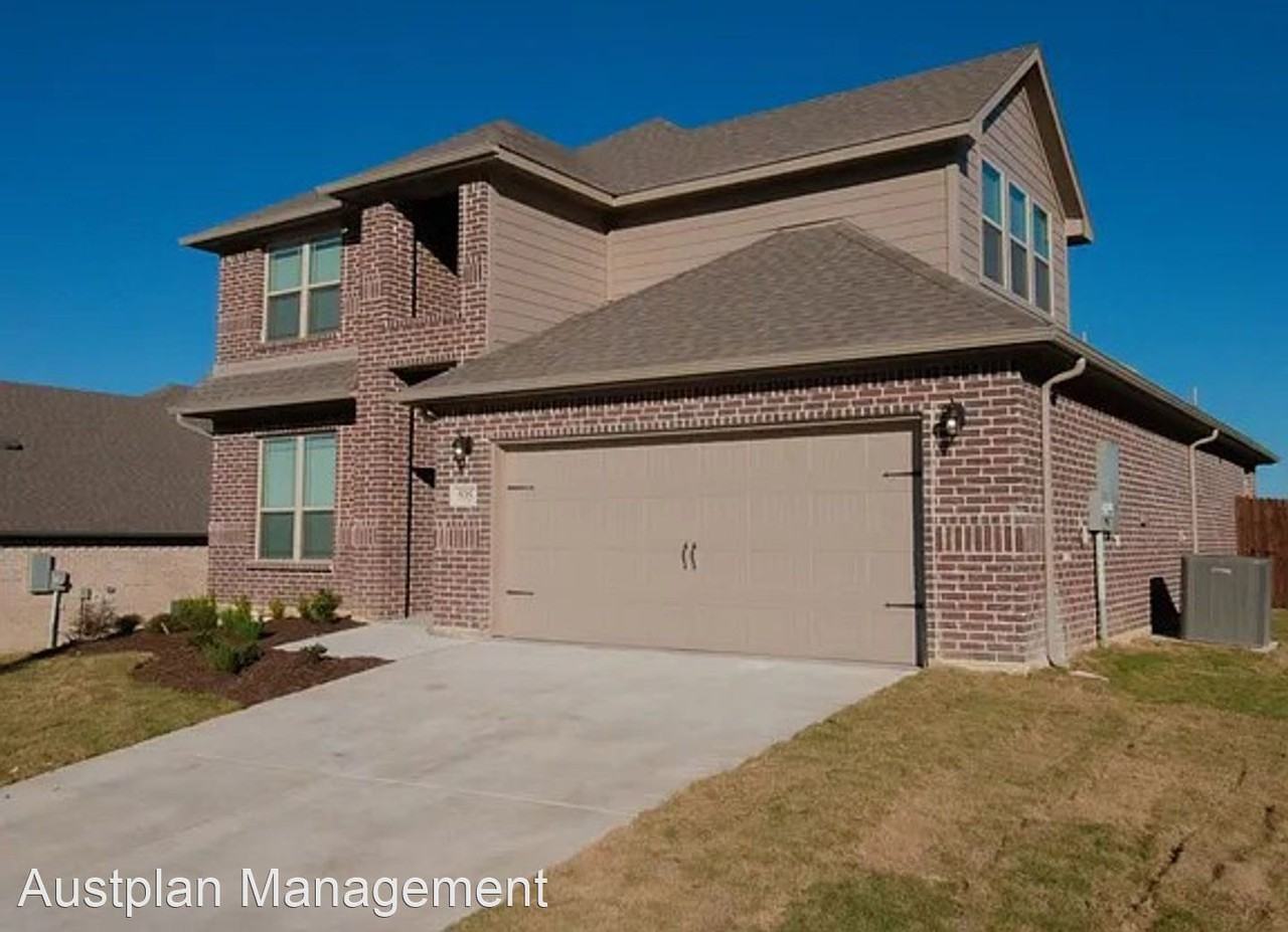 535 Hillcrest Cir - Photo 2 of 10