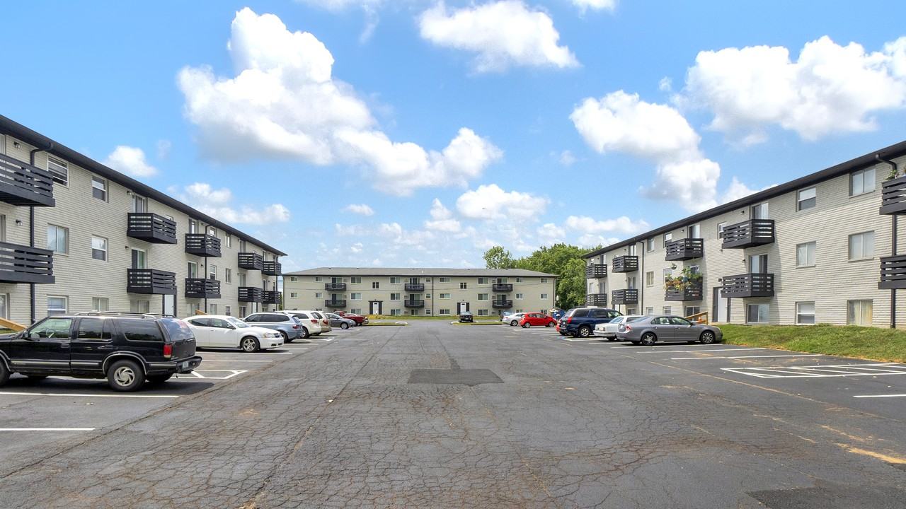 2832 E County Line Rd - Photo 3 of 10