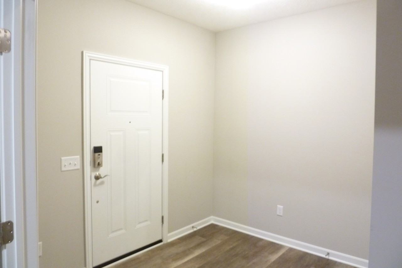 717 Holbrook Dr - Photo 2 of 32