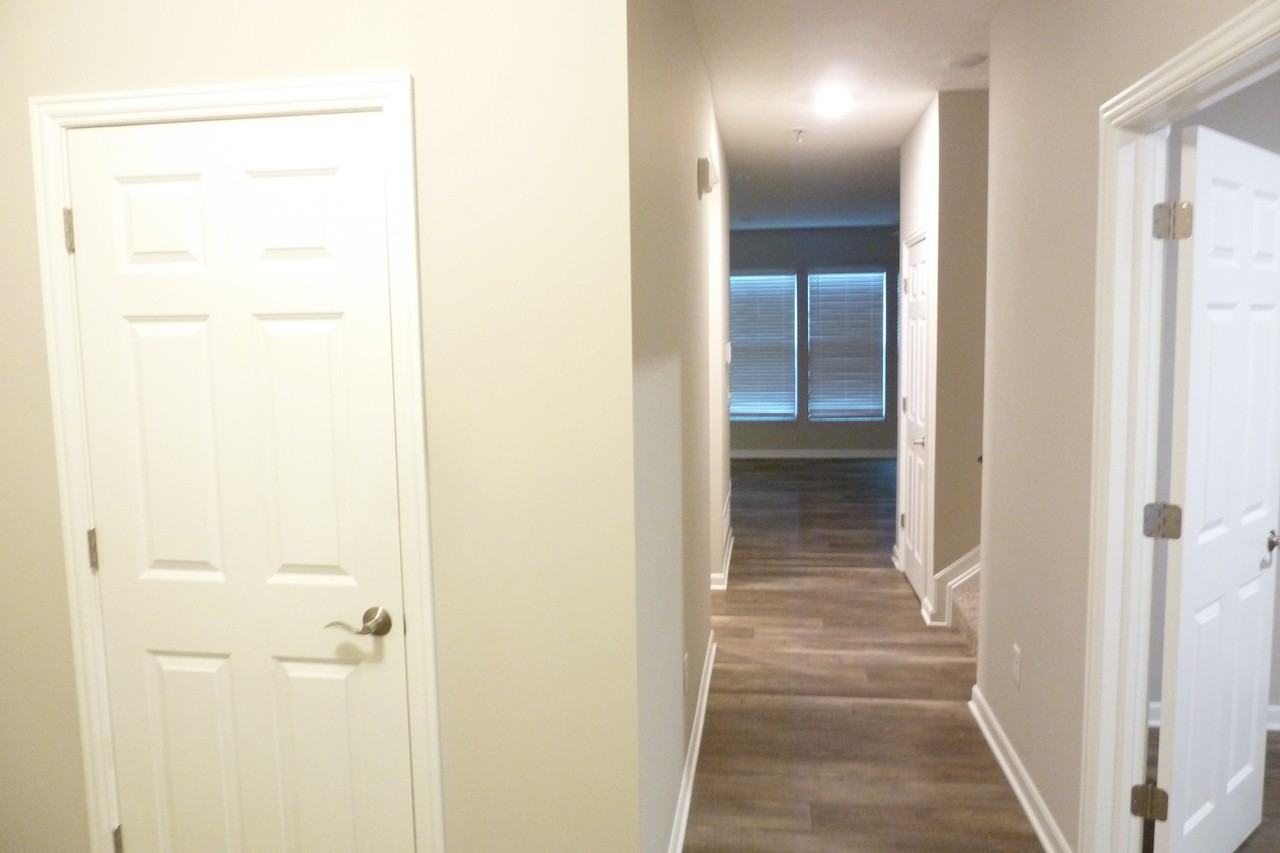 717 Holbrook Dr - Photo 3 of 32