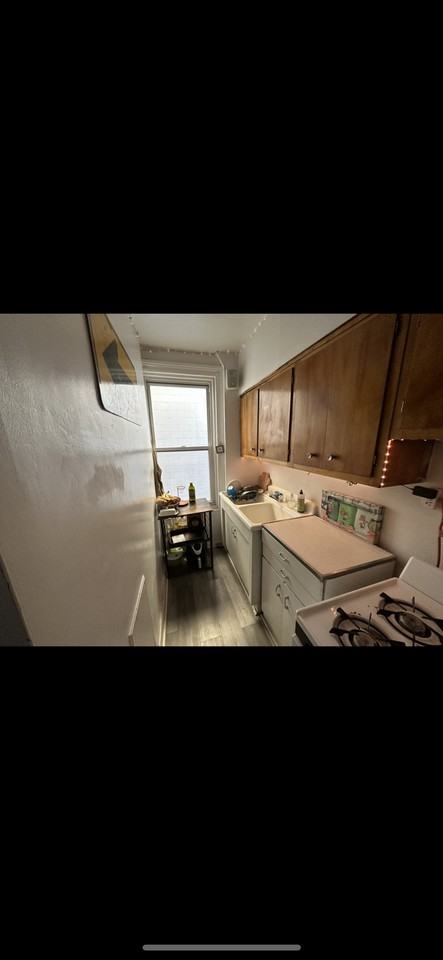 364 Sixth St - Photo 4 of 11