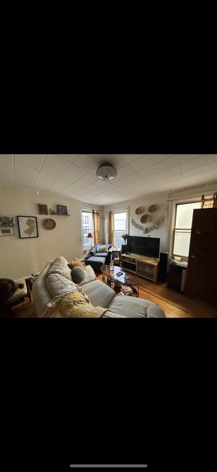 364 Sixth St - Photo 6 of 11