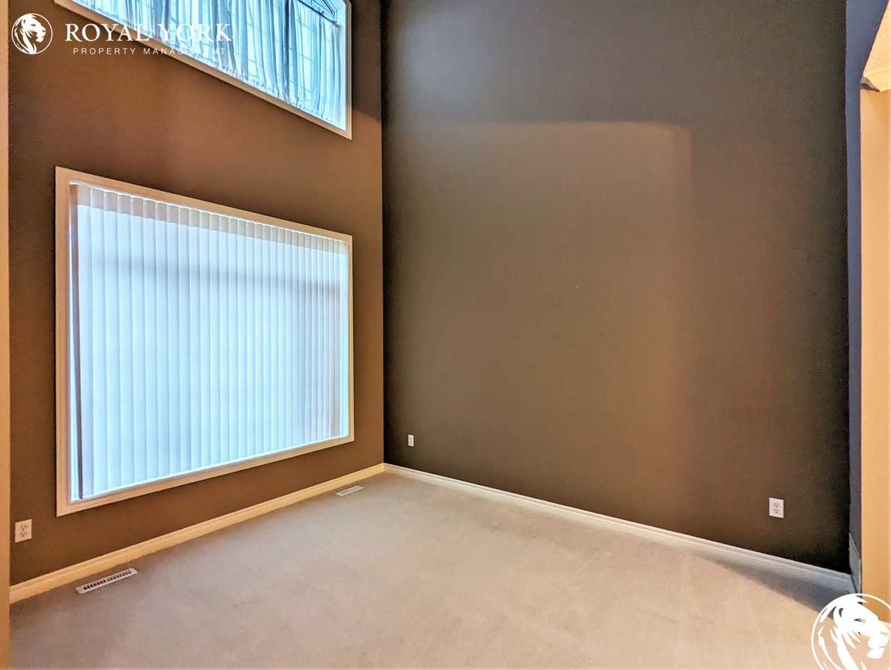 382 Chambers Ave - Photo 2 of 37