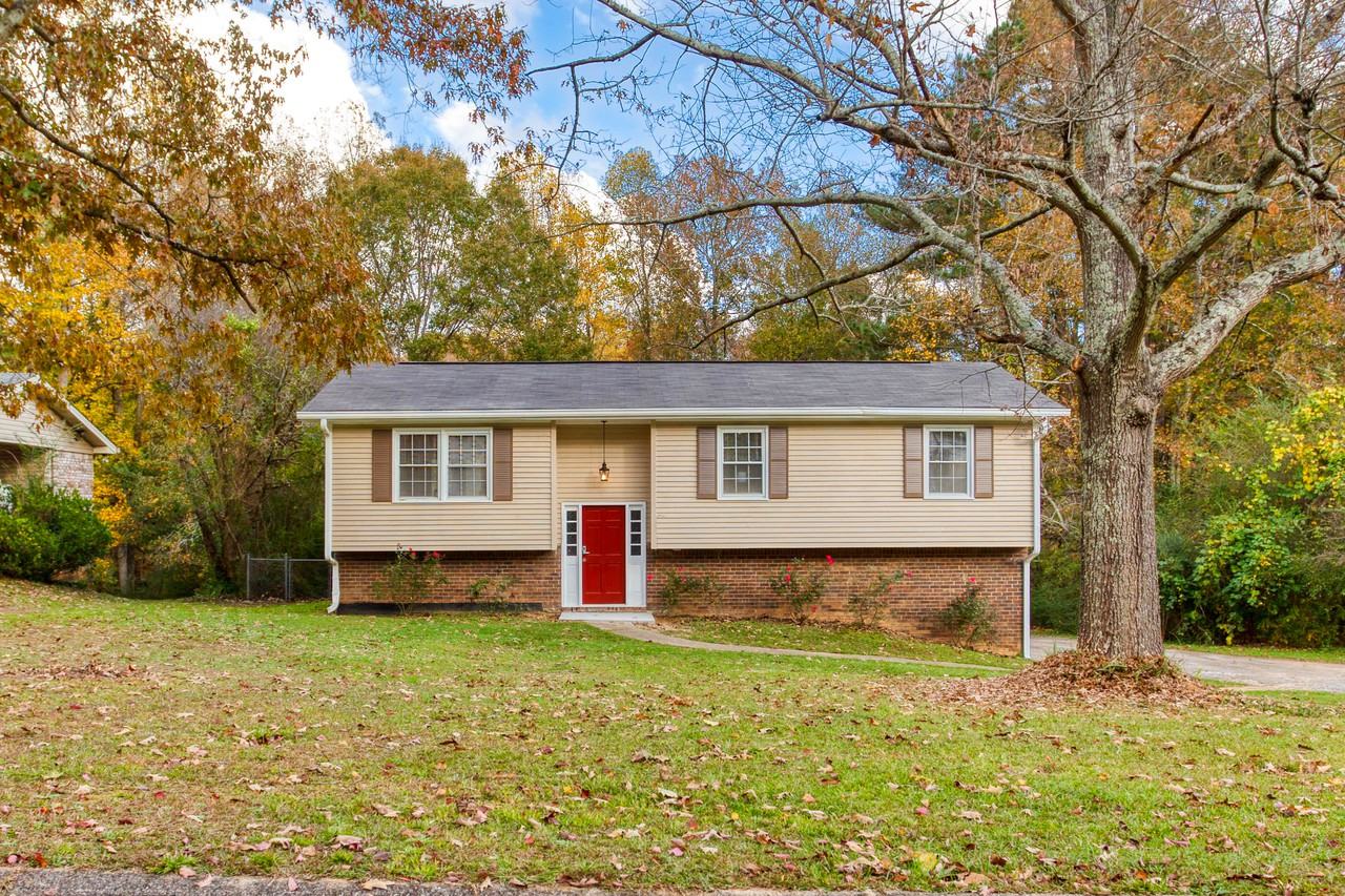 Fairlane Dr - Photo 3 of 17