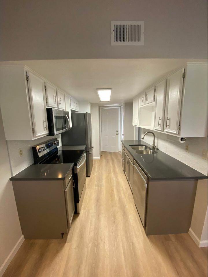 8812 Clearbrook Trl #B - Photo 7 of 35