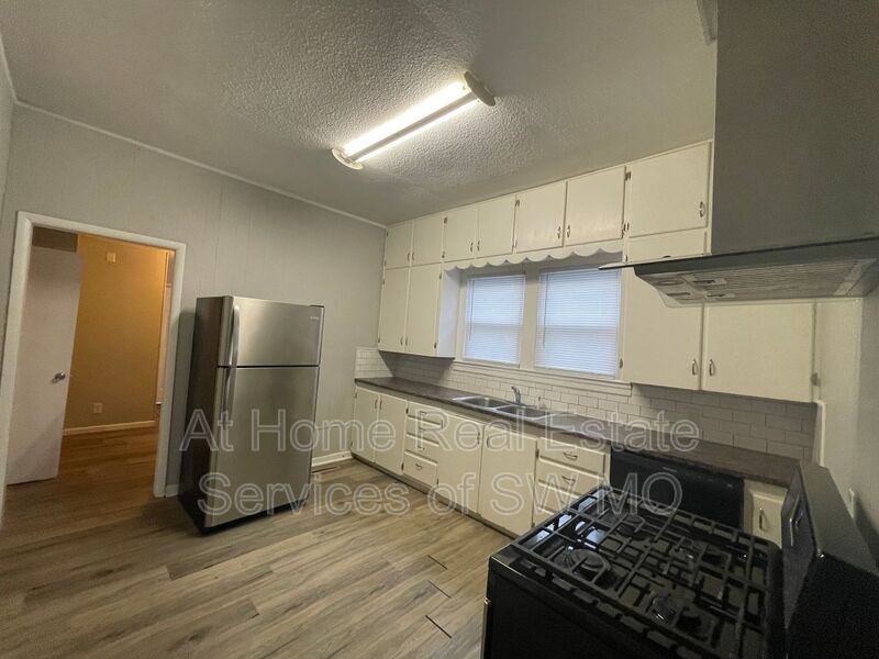 2262 N Ramsey Ave - Photo 5 of 11