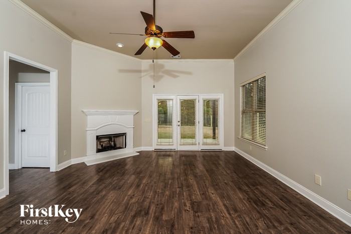 1080 Springfield Dr - Photo 2 of 15