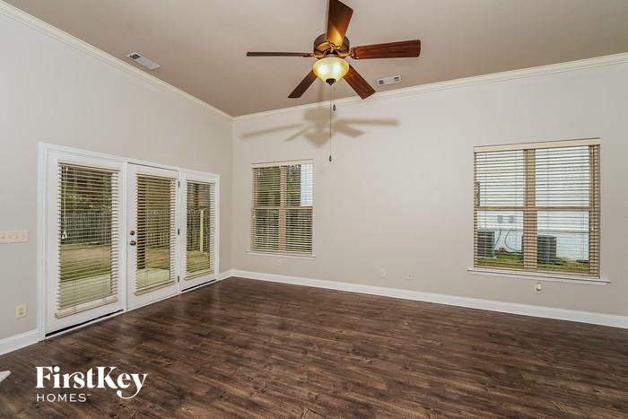 1080 Springfield Dr - Photo 3 of 15