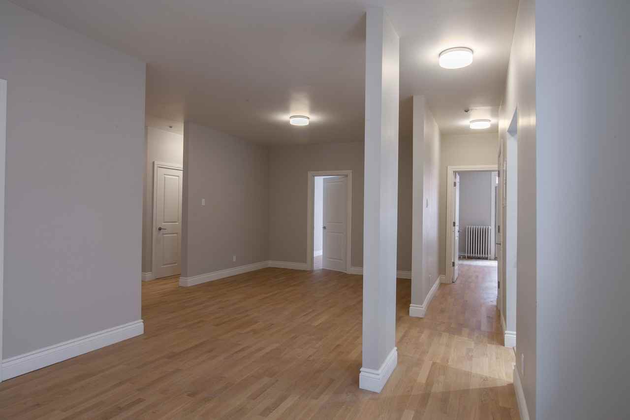 3710-3730 Queen Mary - Photo 3 of 19