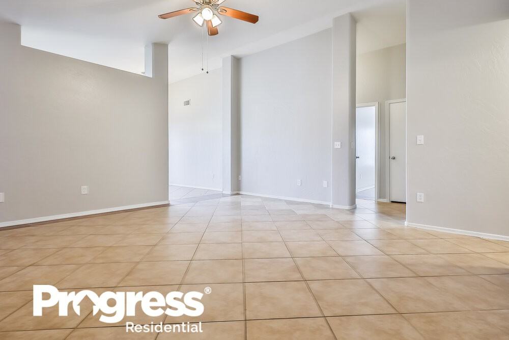 1422 W Vaughn Ave - Photo 3 of 21