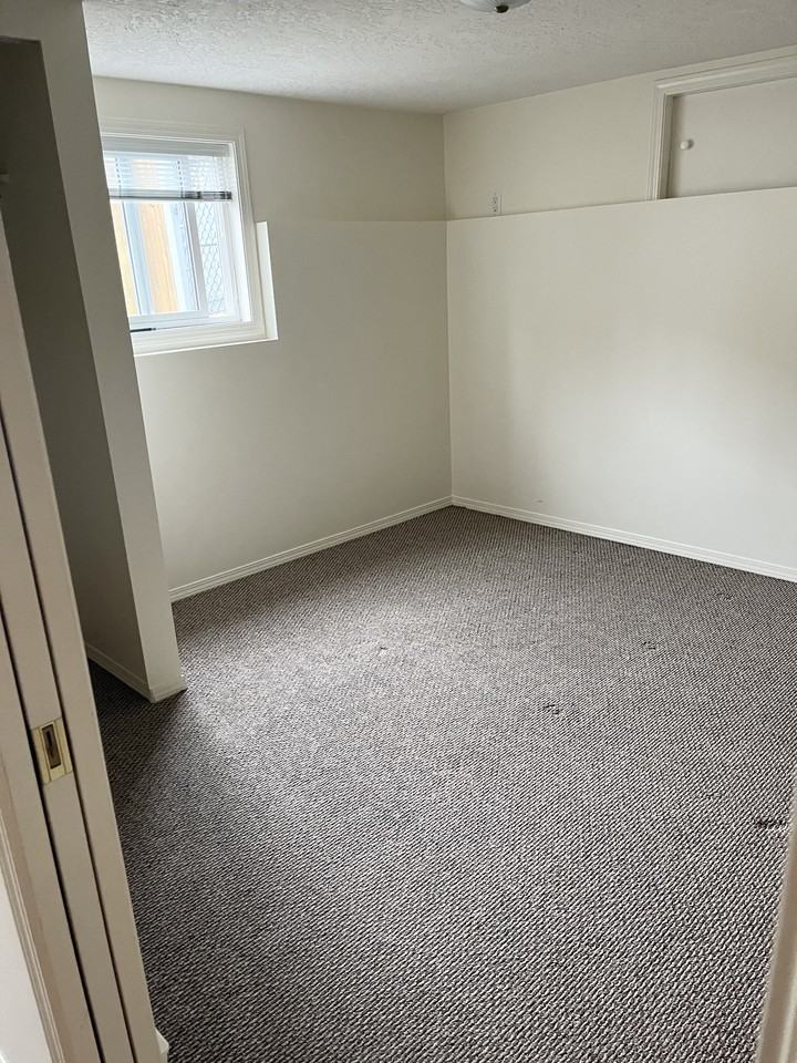 931 Violet Avenue - Photo 3 of 7