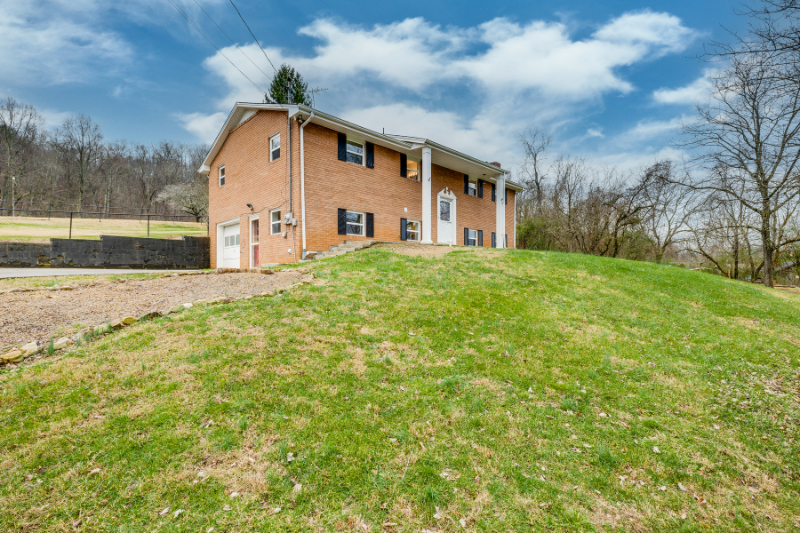 134 Howes Chapel Rd - Photo 3 of 32