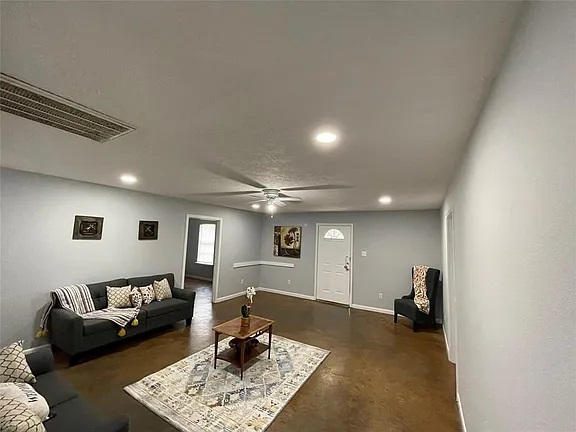 20891 Pine Island Rd - Photo 4 of 14