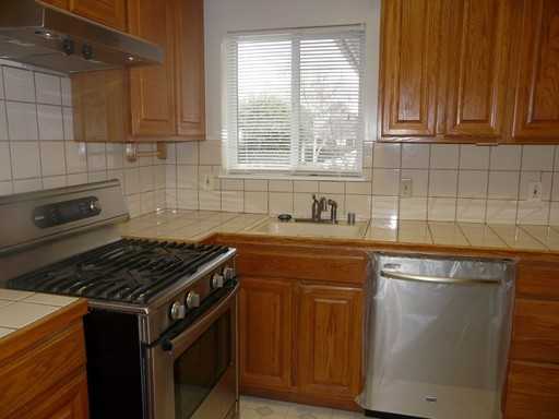 711 Live Oak Way - Photo 2 of 9