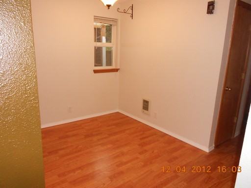 24715 Forest Ct - Photo 3 of 10
