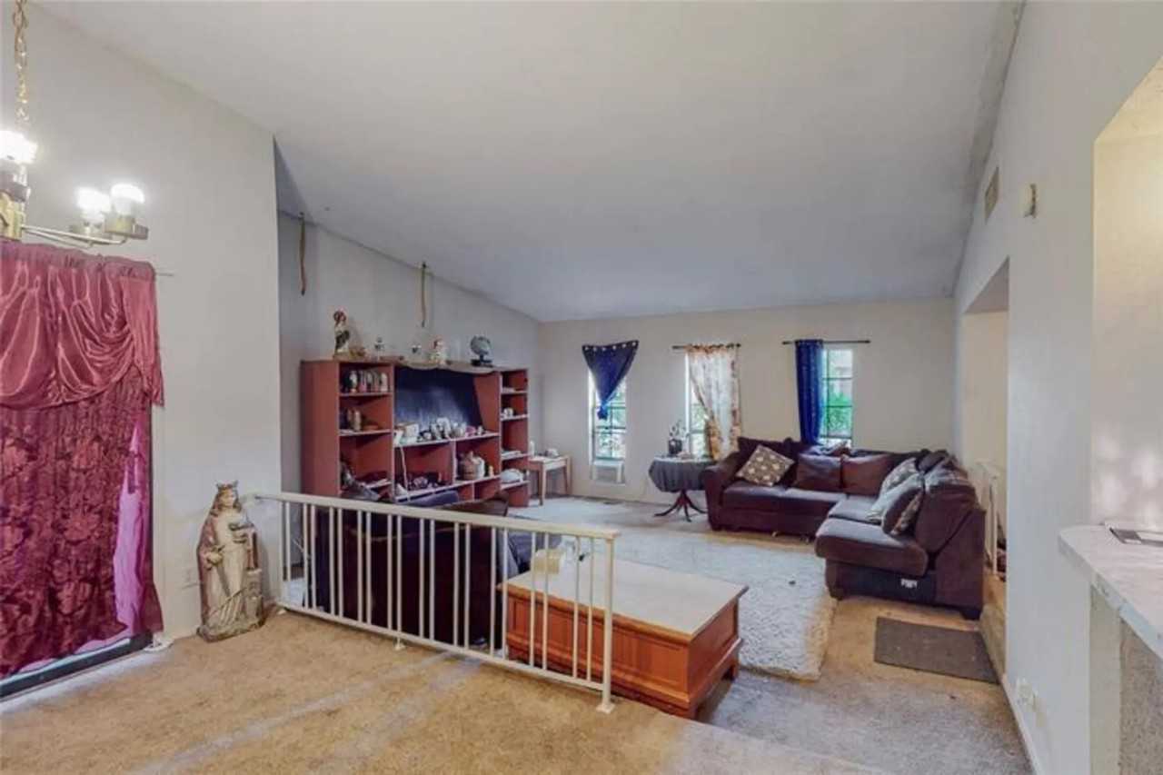 3005 Housley Dr - Photo 2 of 10