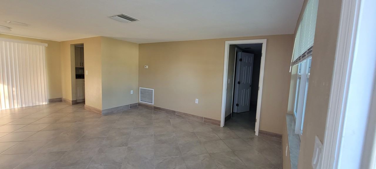 1133 Tamarac Dr - Photo 3 of 18