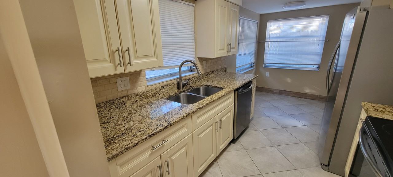 1133 Tamarac Dr - Photo 5 of 18