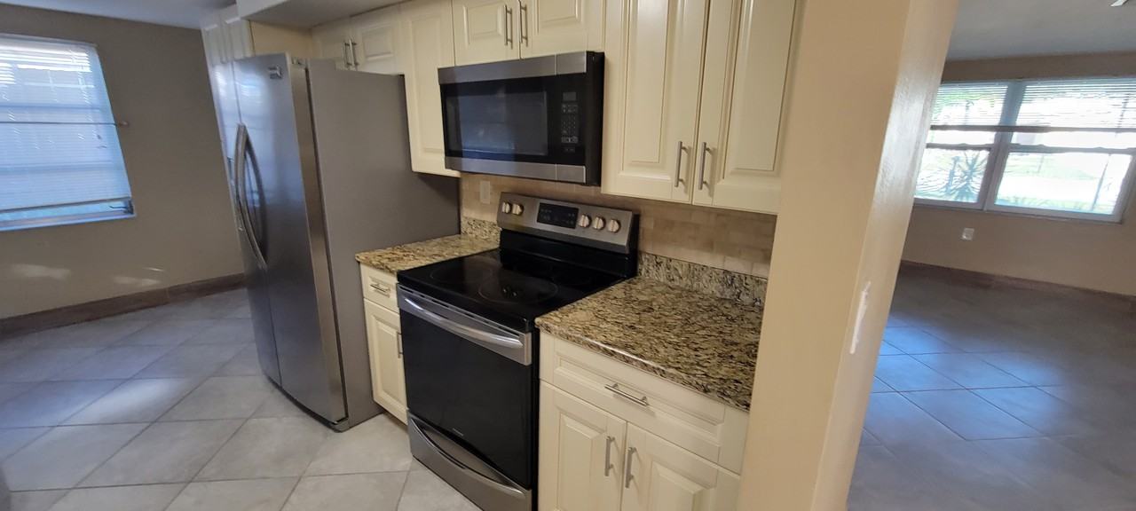 1133 Tamarac Dr - Photo 6 of 18