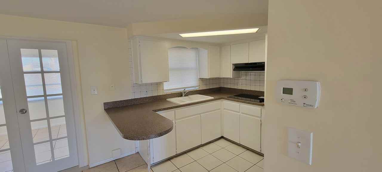 3623 Holiday Lake Dr - Photo 4 of 11