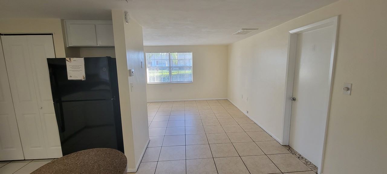 3623 Holiday Lake Dr - Photo 5 of 11