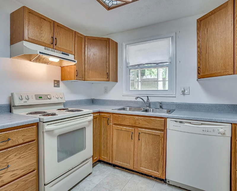 2126 Briarwood Dr - Photo 4 of 15