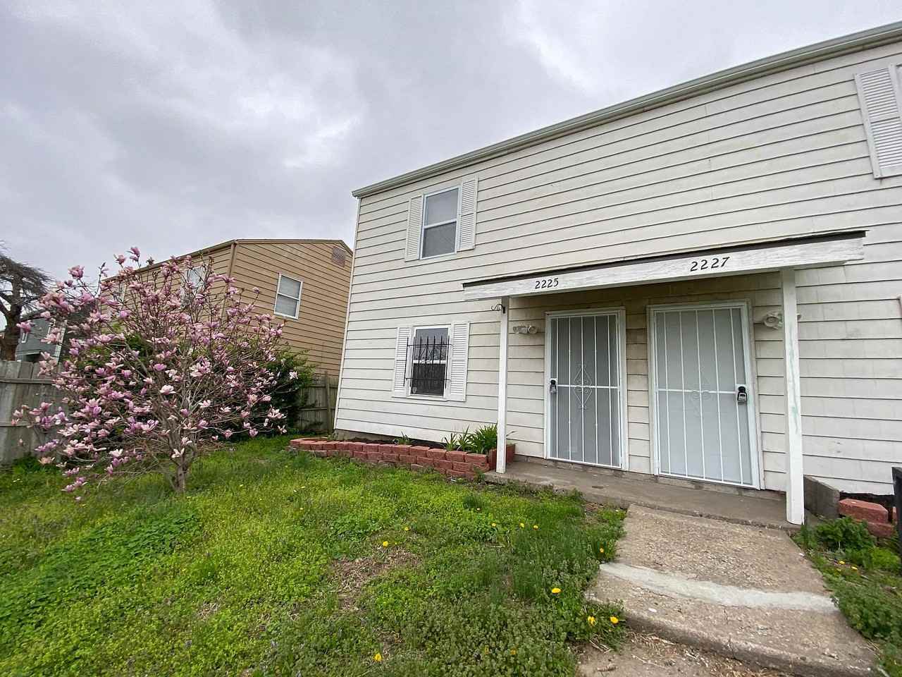 2227 Askew Ave, Kansas City, MO 64127 2 Bedroom House for 850/month