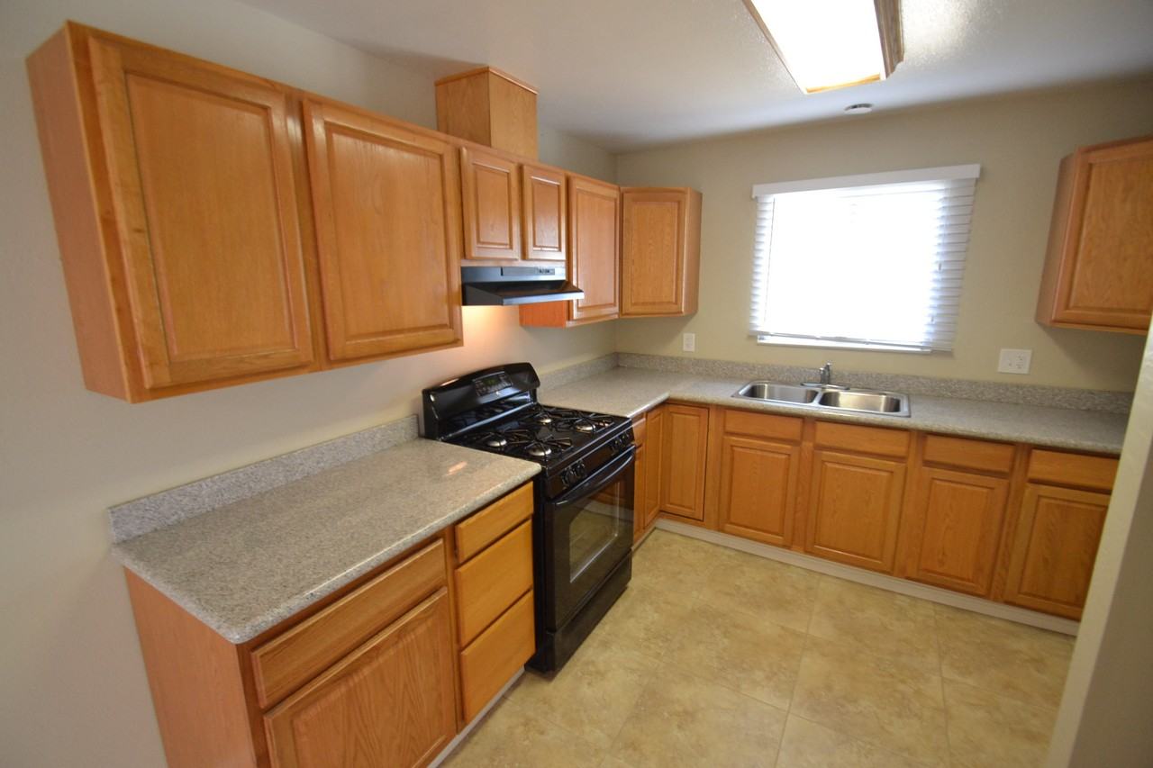 18869 N Lockewood Ln - Photo 2 of 8