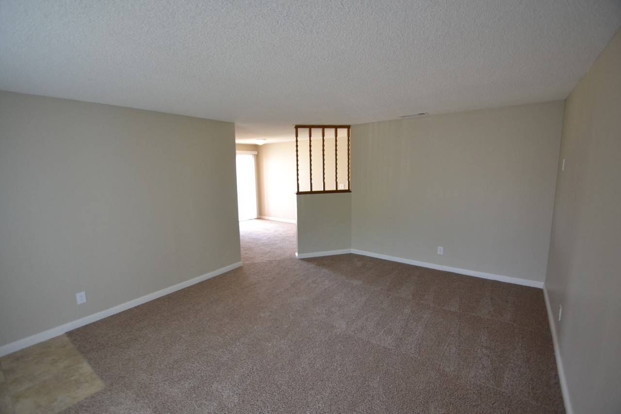 18869 N Lockewood Ln - Photo 3 of 8