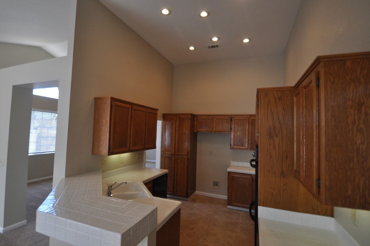 528 Freemark Ln - Photo 2 of 12