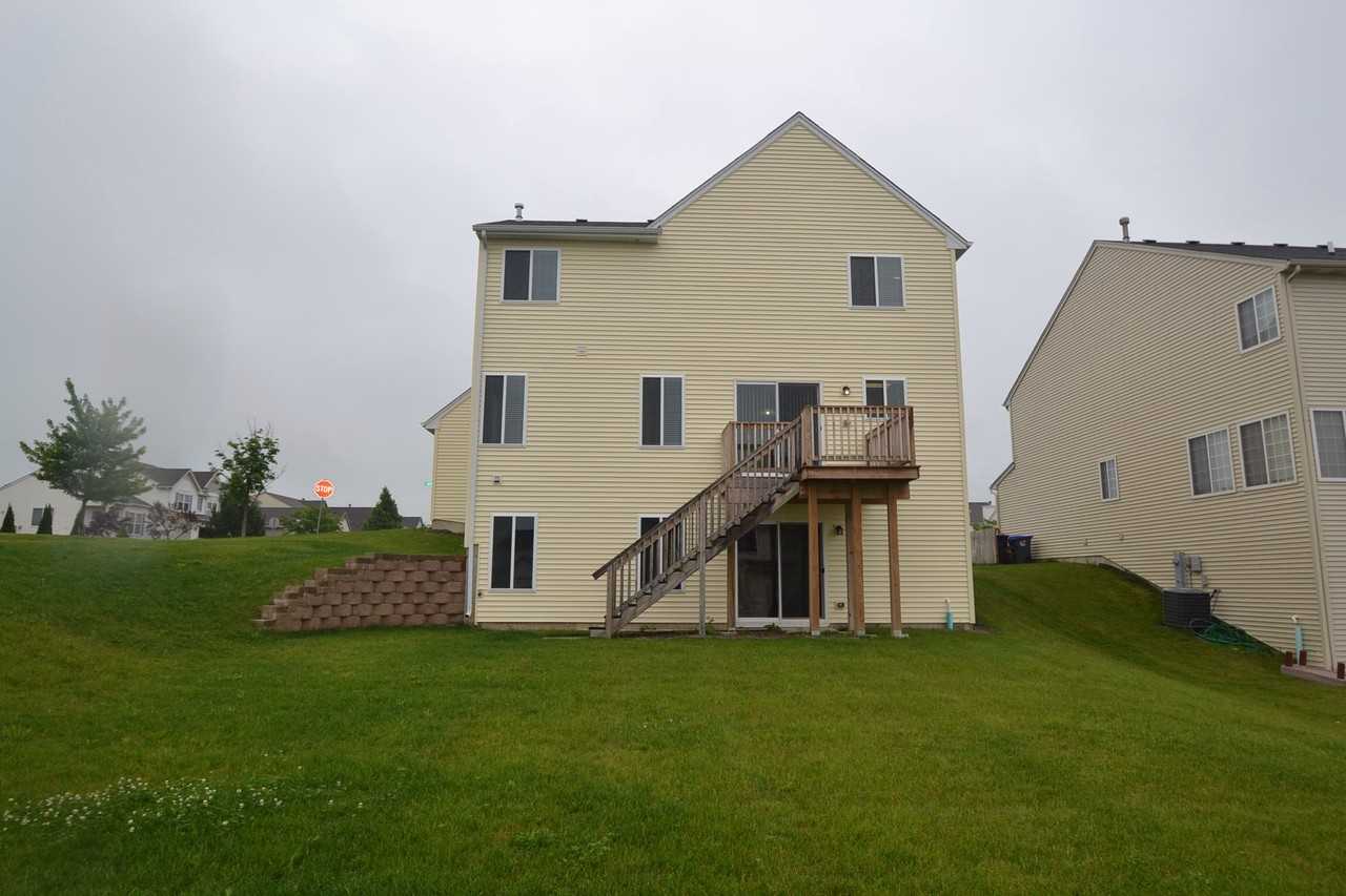 39398 N Queensbury Ln - Photo 2 of 7