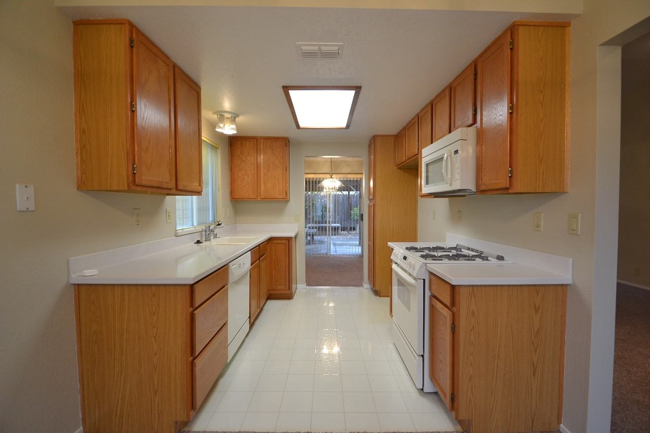 6918 10th St - Photo 2 of 13
