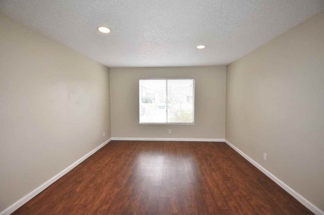 7405 Meadowgate Dr - Photo 3 of 14