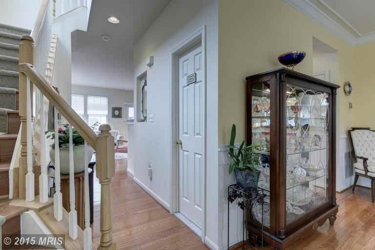 46221 Wales Terrace - Photo 3 of 30