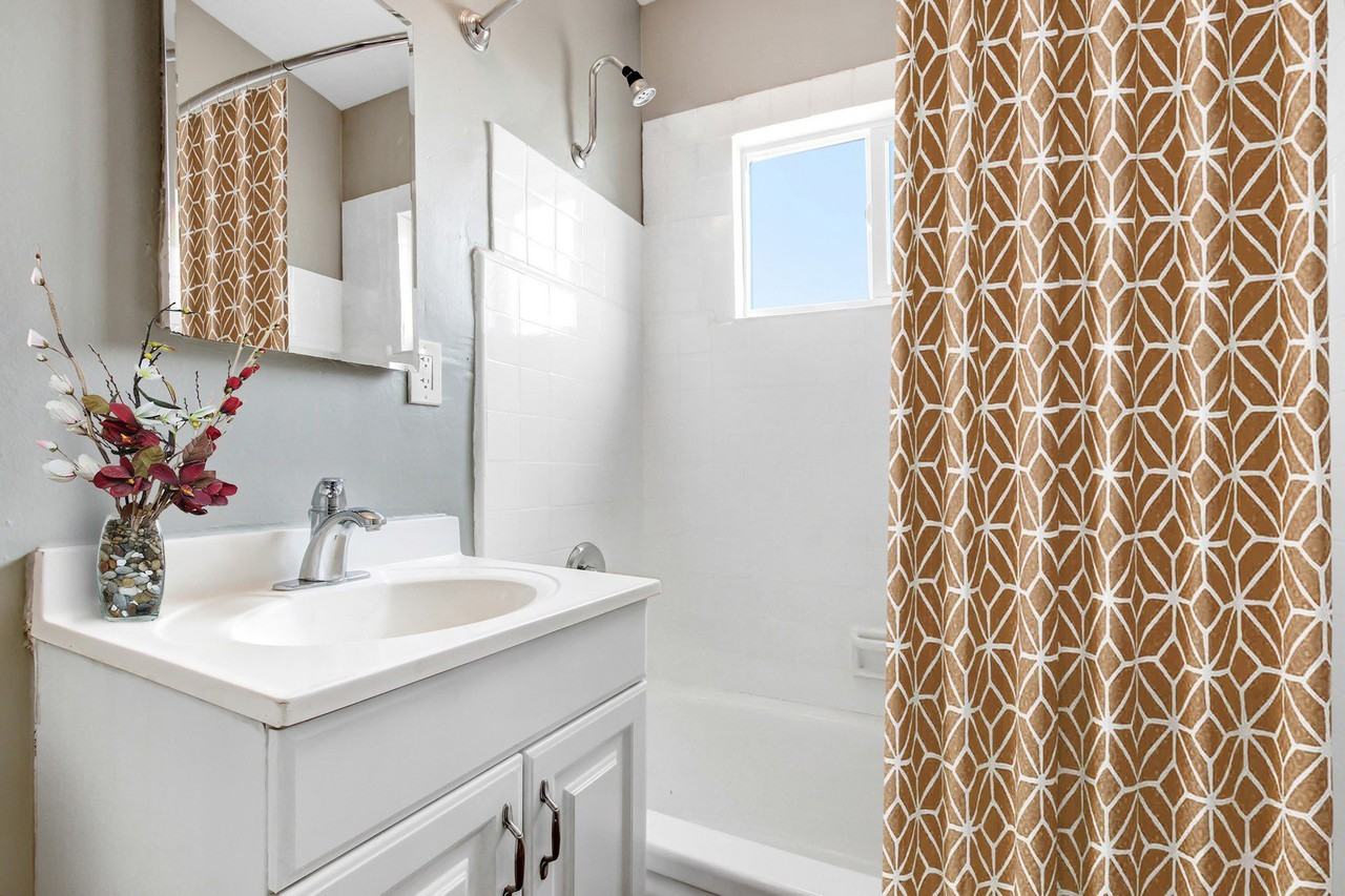 Fourth Avenue - Photo 4 of 16