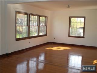 300 S Maple Ave - Photo 2 of 9