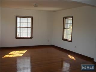 300 S Maple Ave - Photo 3 of 9