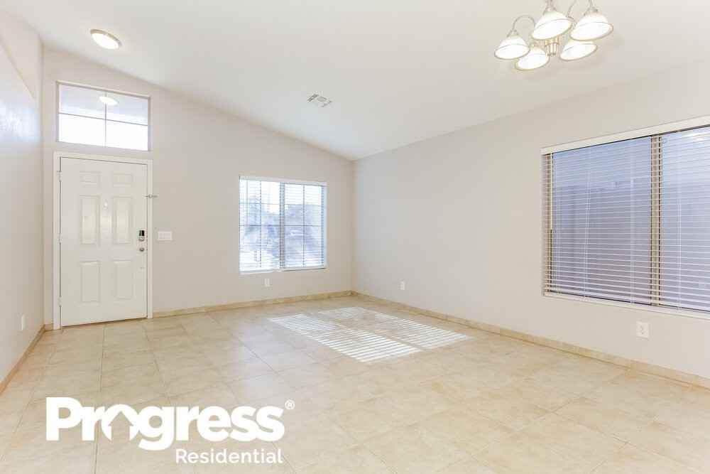 13350 W Ironwood St - Photo 3 of 16