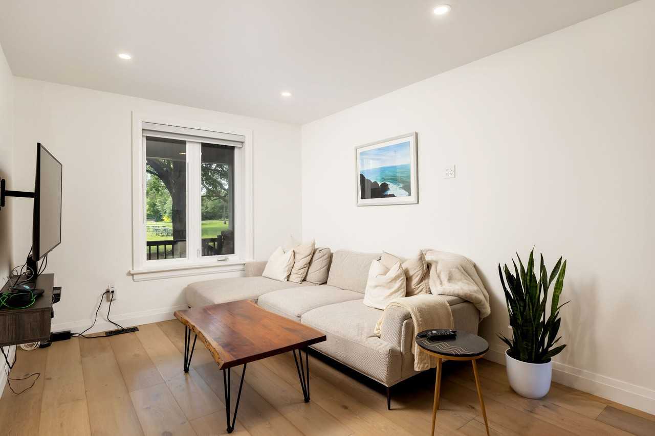 Trinity Bellwoods Apartments 89 Gore Vale Avenue, Toronto, ON M6J 2R5