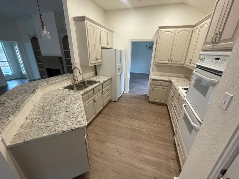 3212 Riverwood Dr - Photo 2 of 15