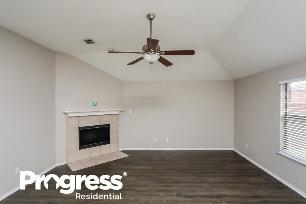 1338 Kentucky Ave - Photo 3 of 16