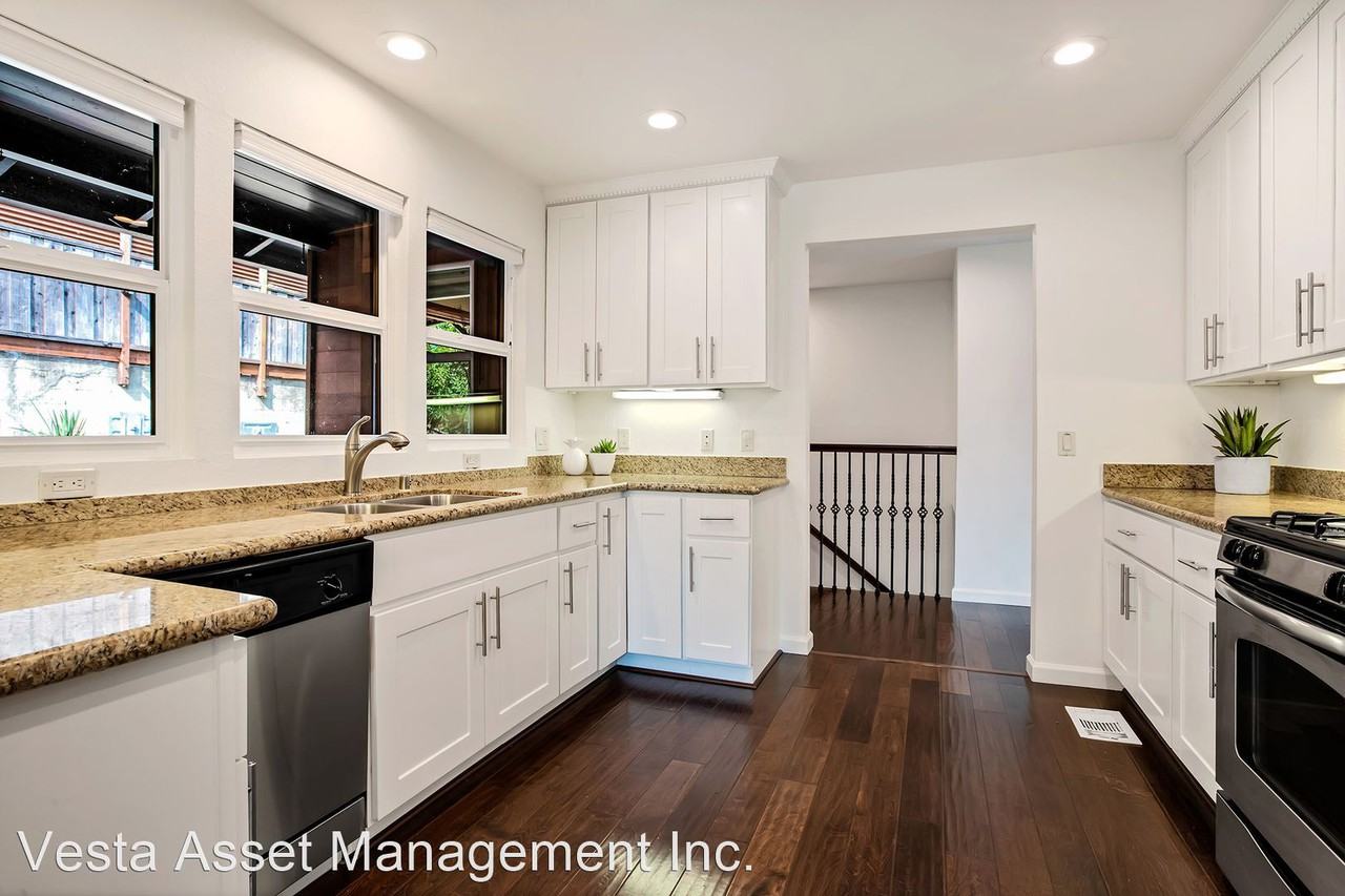 332 Prospect Dr - Photo 3 of 37