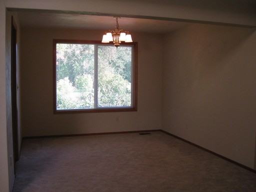 1014 NE Angelee Pl - Photo 3 of 9