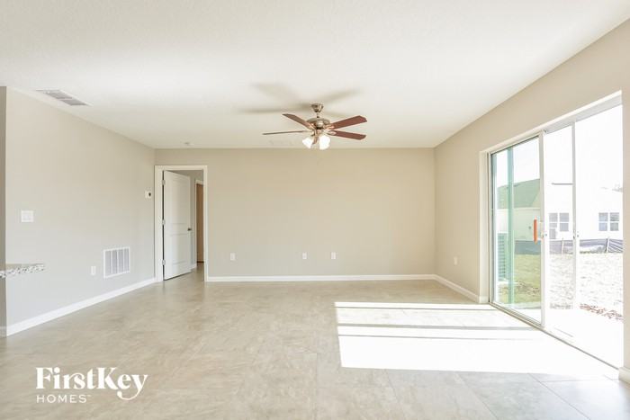 610 Lindbergh Way - Photo 2 of 15