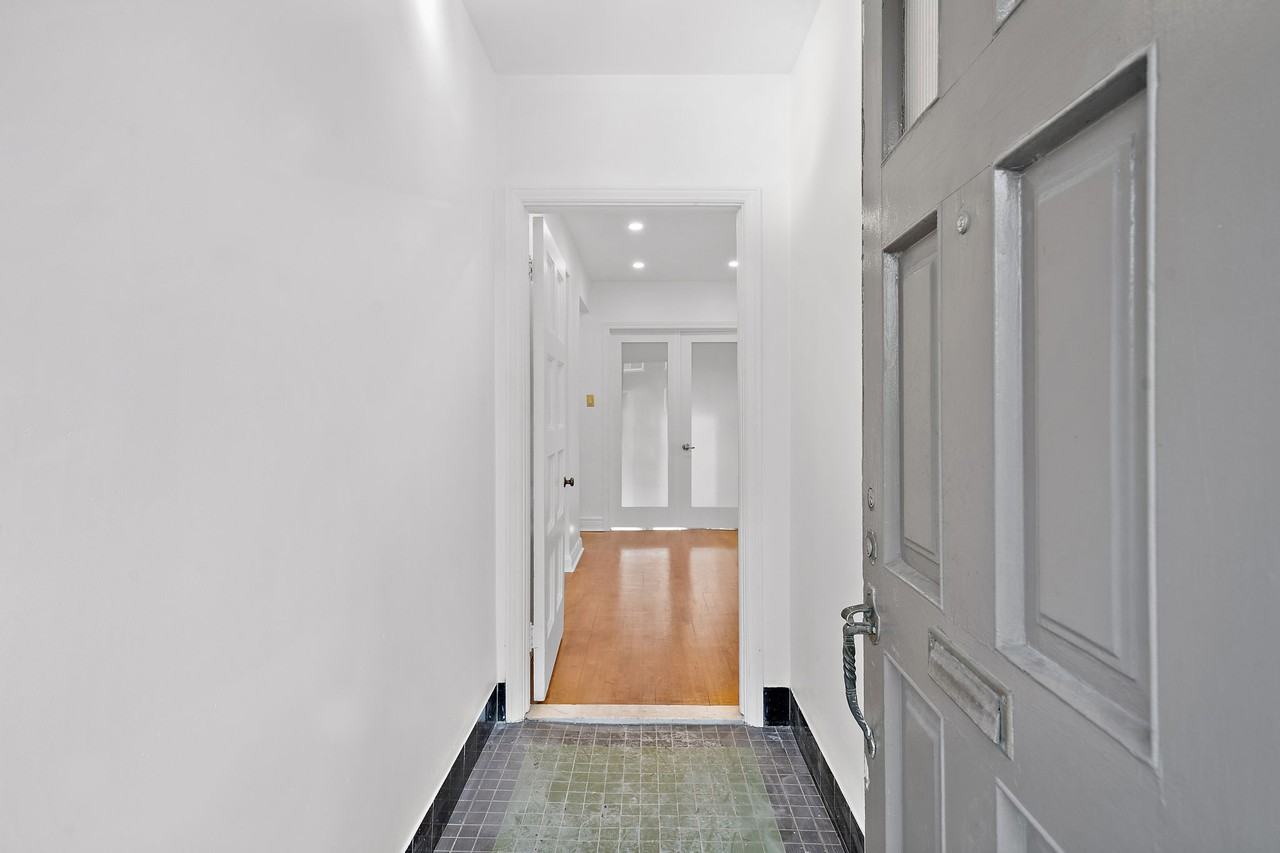 6360 Avenue Macdonald - Photo 2 of 20