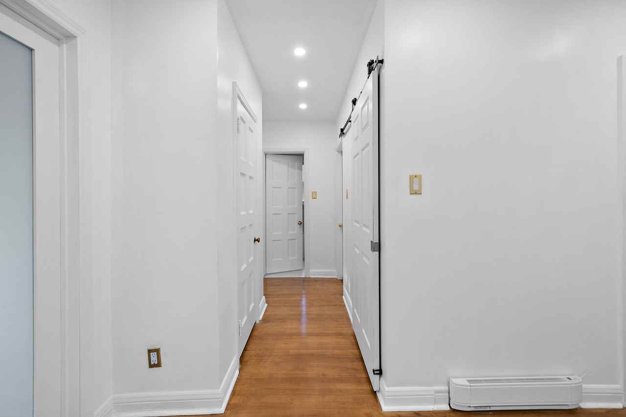 6360 Avenue Macdonald - Photo 3 of 20