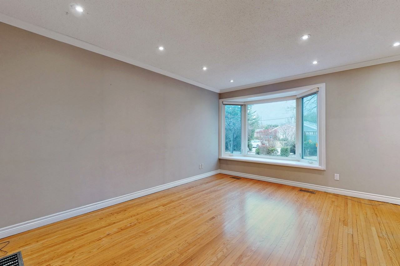 16 Knowles Crescent - Photo 3 of 14